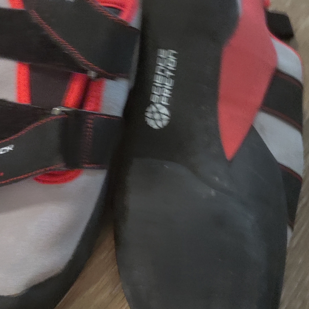 Bouldering shoes